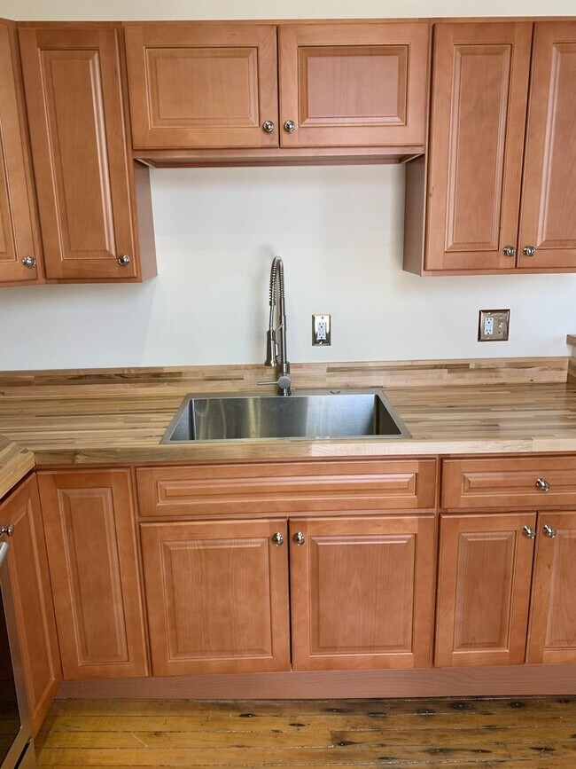 Building Photo - White Sulphur, LLC 171