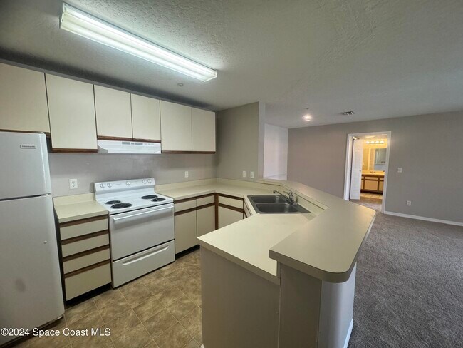 Building Photo - 7667 N Wickham Rd