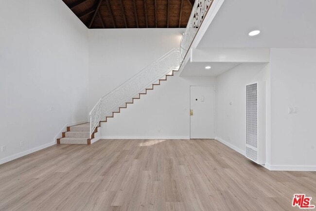 Building Photo - 122 Buccaneer St