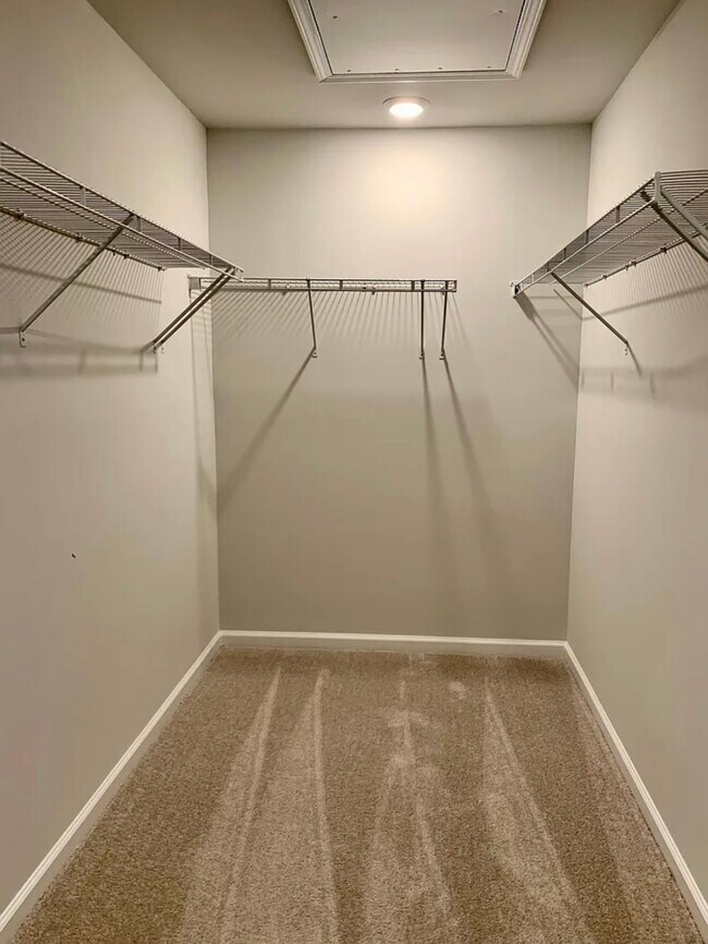 Building Photo - 525 Hazy Hls Ln