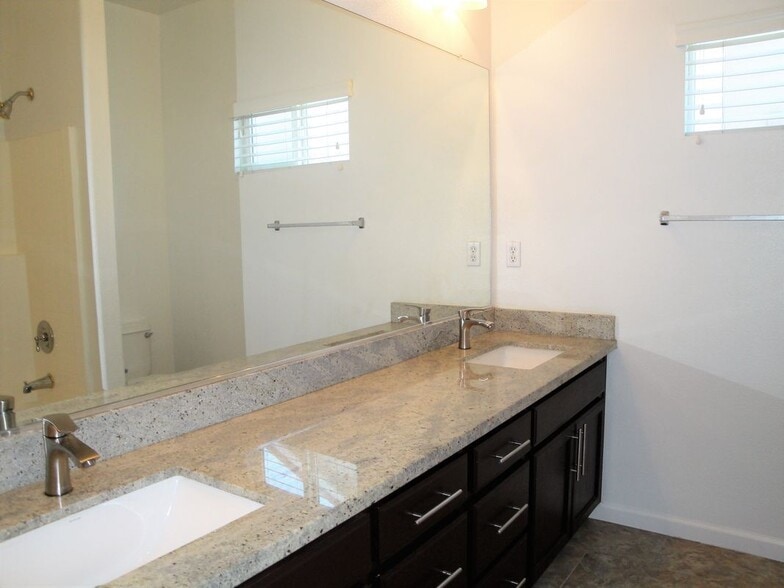 Building Photo - 140 Nabor Ct