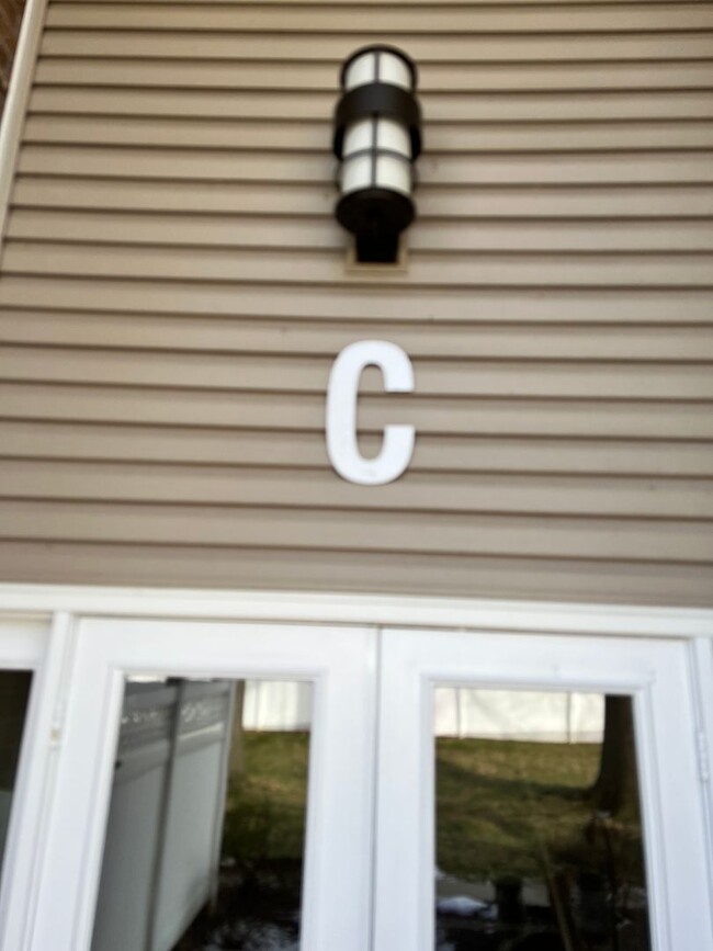 Building Photo - Recently updated Berkshire Estates Condo