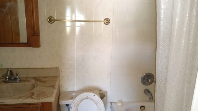 Building Photo - 710 Mill St