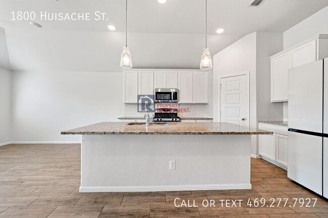 Building Photo - 1800 Huisache St