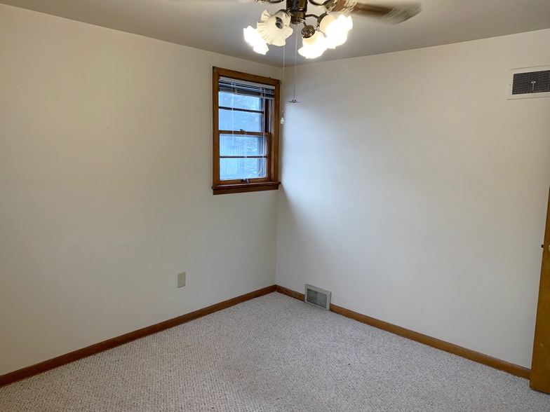 Building Photo - 2395 S 92nd St
