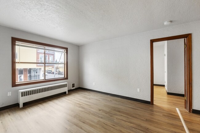 Building Photo - 403 1/2 Garfield St S-17