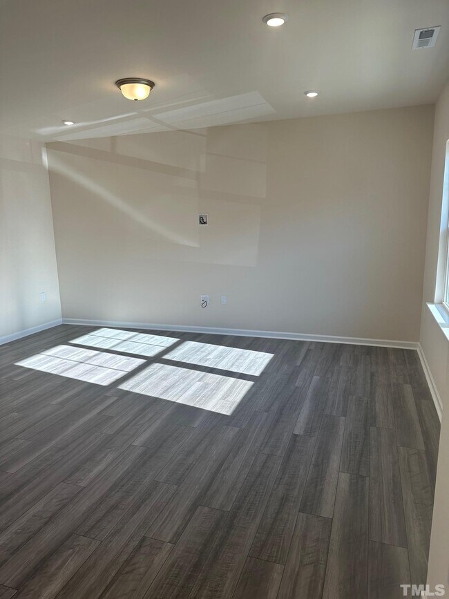 Building Photo - 240 Ribbon Rail St