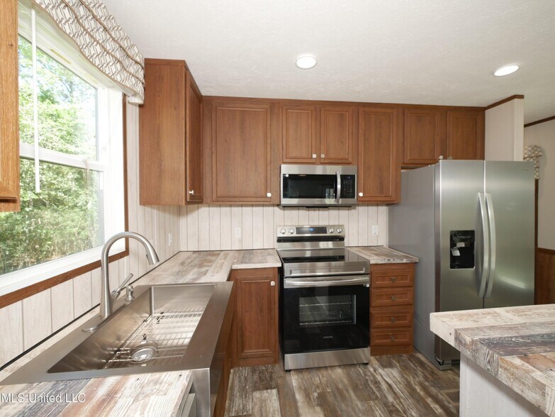 Building Photo - 10731 Lilinoe Way