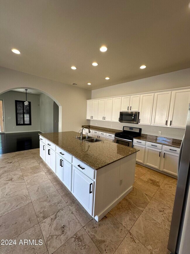 Building Photo - 2251 E Azalea Dr