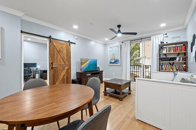 Building Photo - 560 S Sapodilla Ave