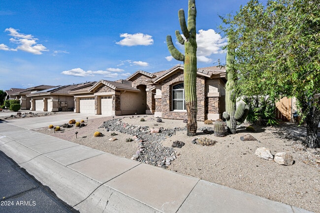 Building Photo - 6520 W Robin Ln