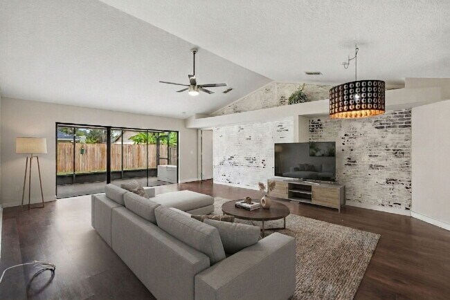 Building Photo - Charming 3-Bedroom Home in Desirable Oviedo!