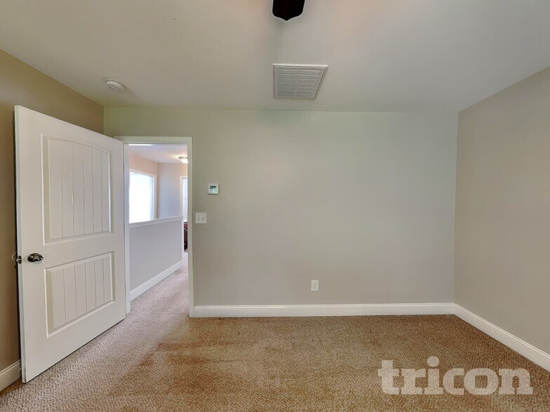 Building Photo - 239 Morning Dew Dr