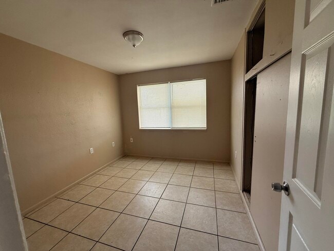 Building Photo - 1604 Zephyr Ave