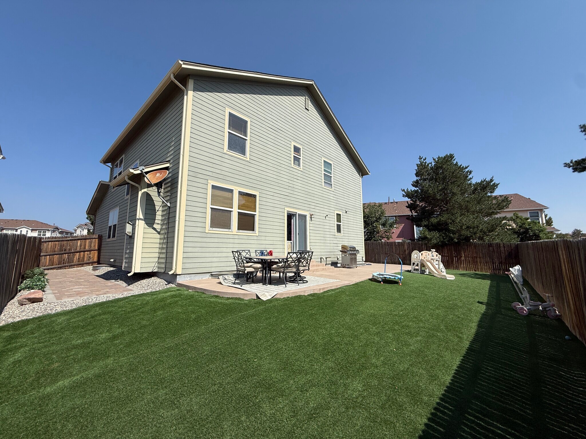 Building Photo - 2409 Capital Dr