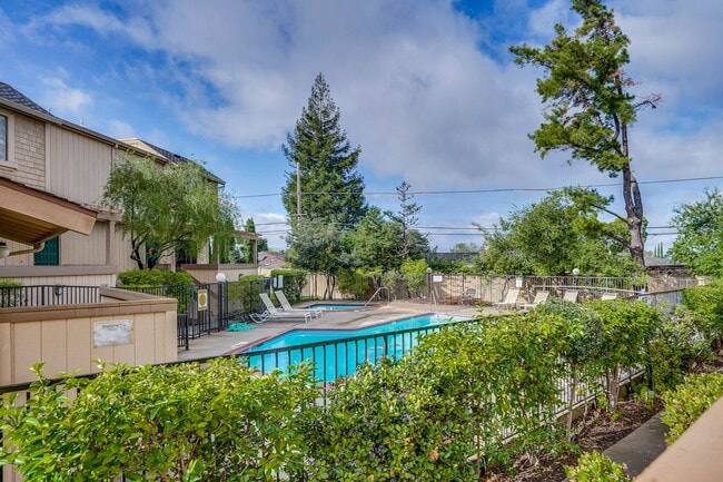 Building Photo - Welcome Home!!! - Modern and Spacious Gem! Townhouse with 2 Primary Bedrooms, Nice balcony, In re...