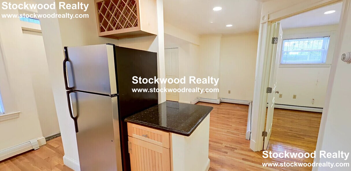 Building Photo - 195 Commonwealth Ave