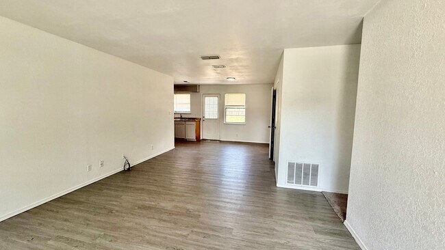 Building Photo - 1341 E 142nd St