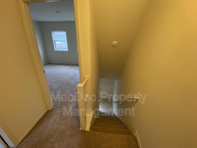 Building Photo - 729 Anvil Rd