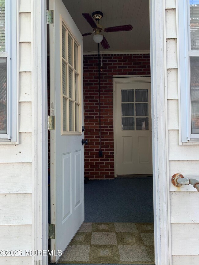 Building Photo - 1702 Grand Ave