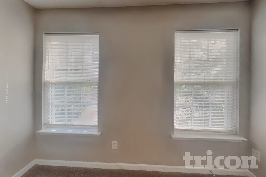 Building Photo - 4812 Silverdene St