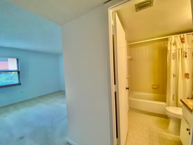 Building Photo - 1516 Mainsail Dr