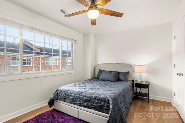 Building Photo - 1318 Green Oaks Ln