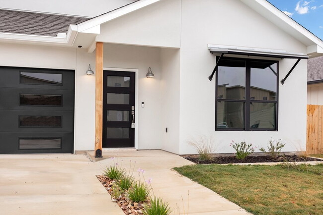 Building Photo - 716 Wedgewood Ln
