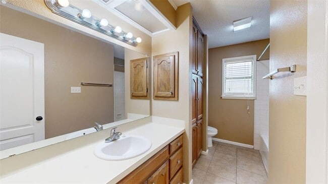 Building Photo - 2704 Wilderness Dr N