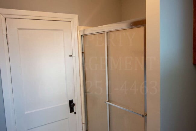 Building Photo - Charming 2-Bedroom Home