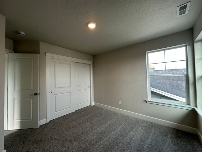 Building Photo - Brand New 3 Bedroom / 2.5 Bathroom Home in NW Redmond OR