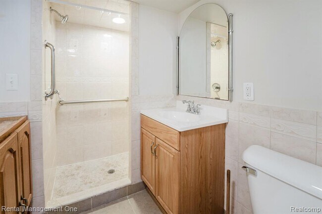 Building Photo - 3354 Monroe St