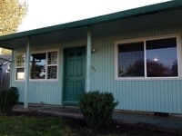 Building Photo - 4 Bed 2 Bath House on large Lot w/Fenced Backyard - Pets Possible