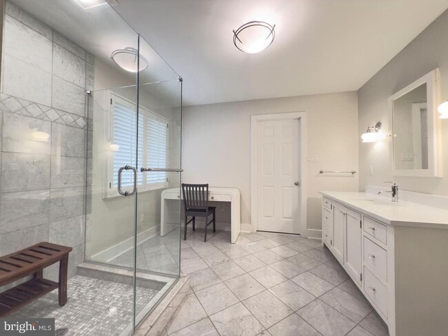 Building Photo - 42 Greythorne Woods Cir