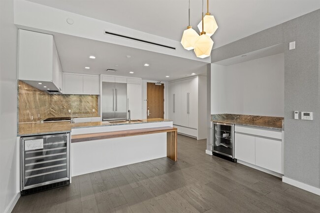 Building Photo - 320 Adolphus Ave