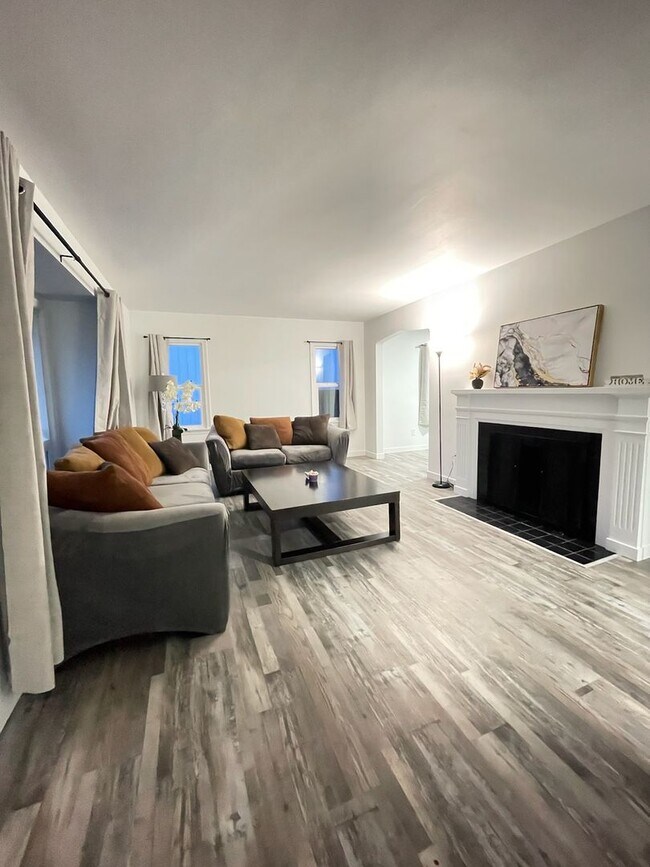 Building Photo - APPLICATION PENDING - Room for rent near UP - Room #3