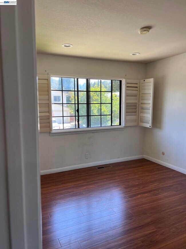 Building Photo - 212 Mountaire Cir