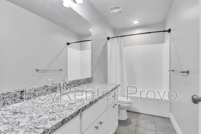 Building Photo - 1042 N 120 E St