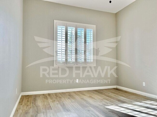 Building Photo - 863 W Bluebird Dr