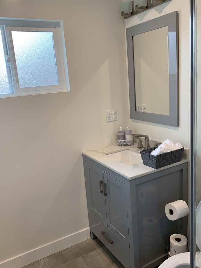 Building Photo - 11313 Delano St