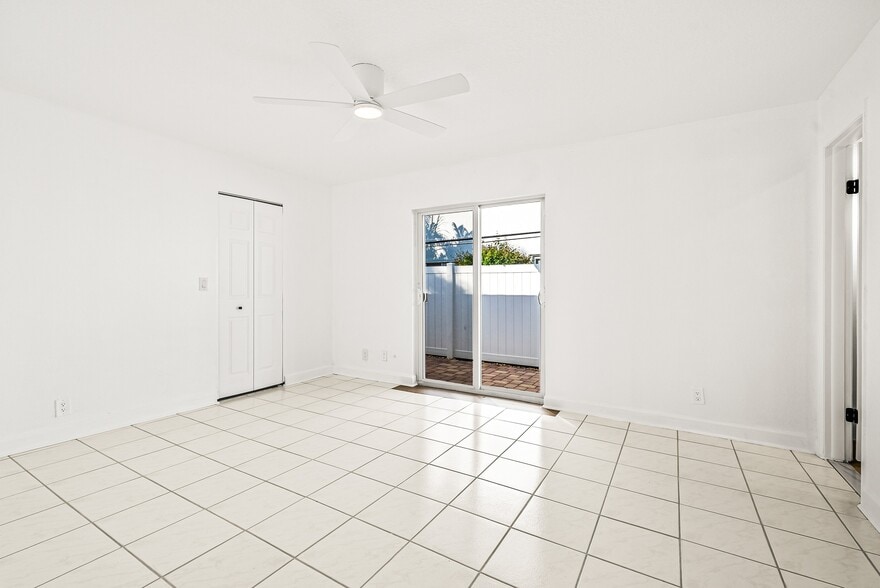 Master Bedroom - 17 Fayette Dr