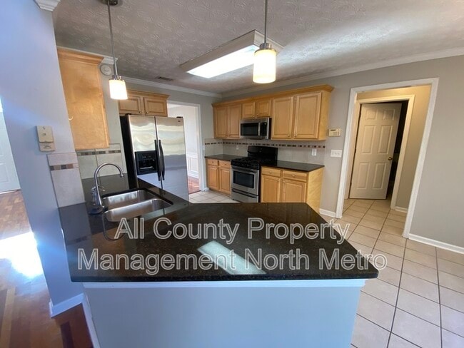 Building Photo - 1910 Overland Crossing