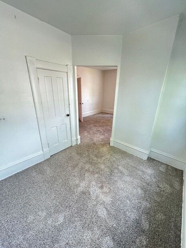 Building Photo - AVAILABLE JUNE - 4 Bed 2 Bath w/ Bonus Room & Garage