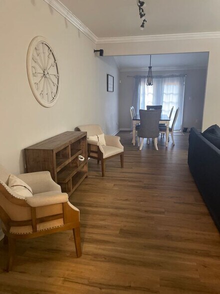 Building Photo - 1211 Lindsay Ln