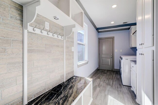 Building Photo - 12903 Figaro Dr