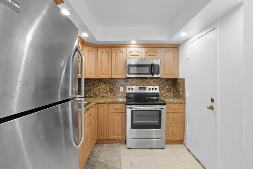Stainless steel appliances - 800 West Ave