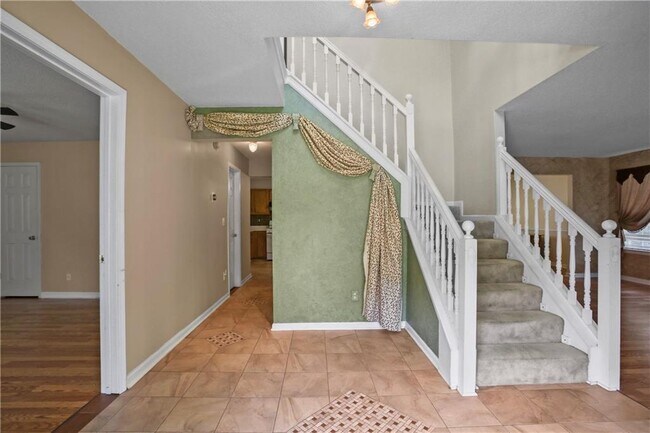 Building Photo - 2224 Eagles Nest Cir