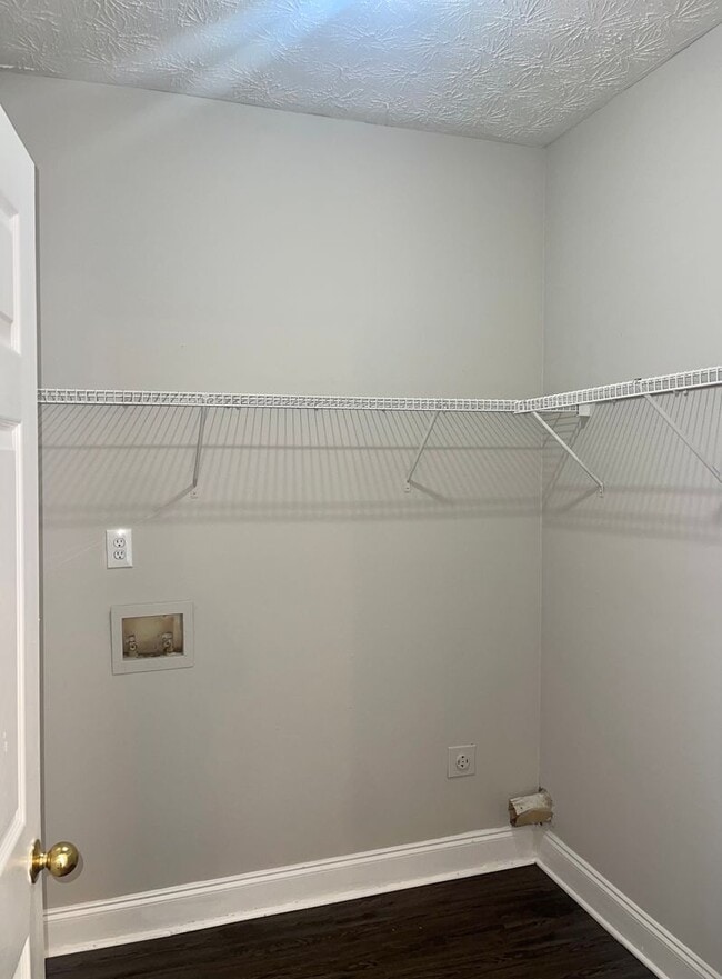 Building Photo - JUST REDUCED--$1895 for a 4 Bed/2.5 Bath Home In Swim/Tennis Community in McDonough!