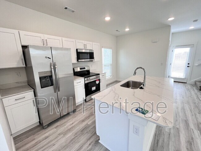 Building Photo - 841 Reading RR Ln