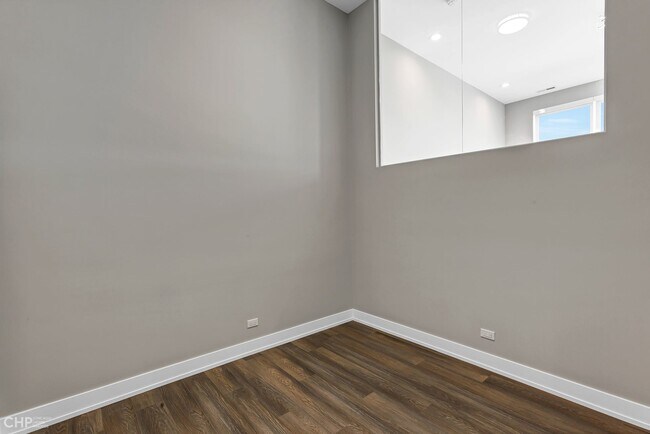 Building Photo - 2443 N Western Ave